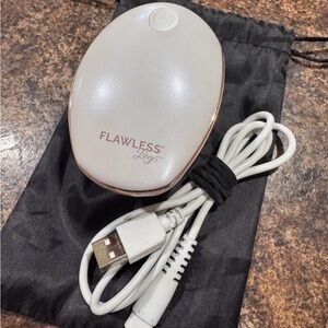 Flawless Legs Compact Hair Remover in White and Rose Gold